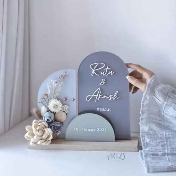 Cadre personnalisé en résine avec un petit floral | Cadeau  de mariage