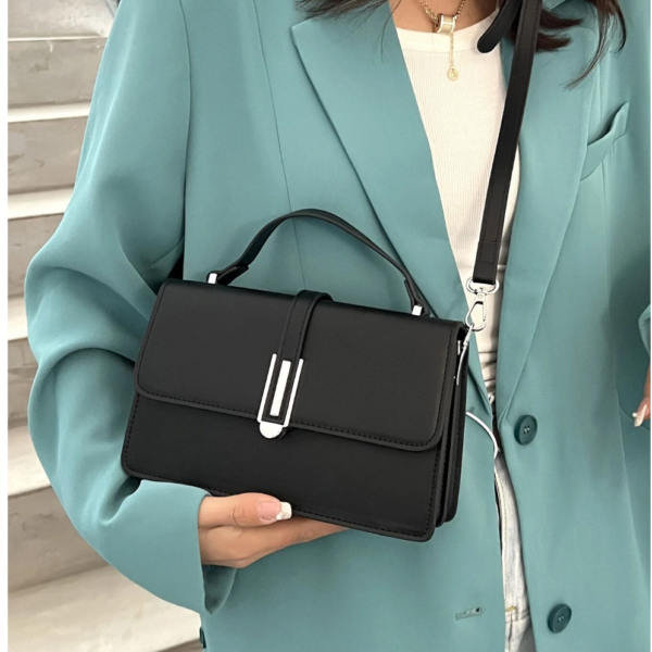 Sac minimaliste Chic porté Épaule