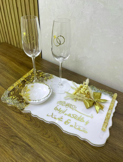 Ensemble plateau de mariage avec verres pour lait