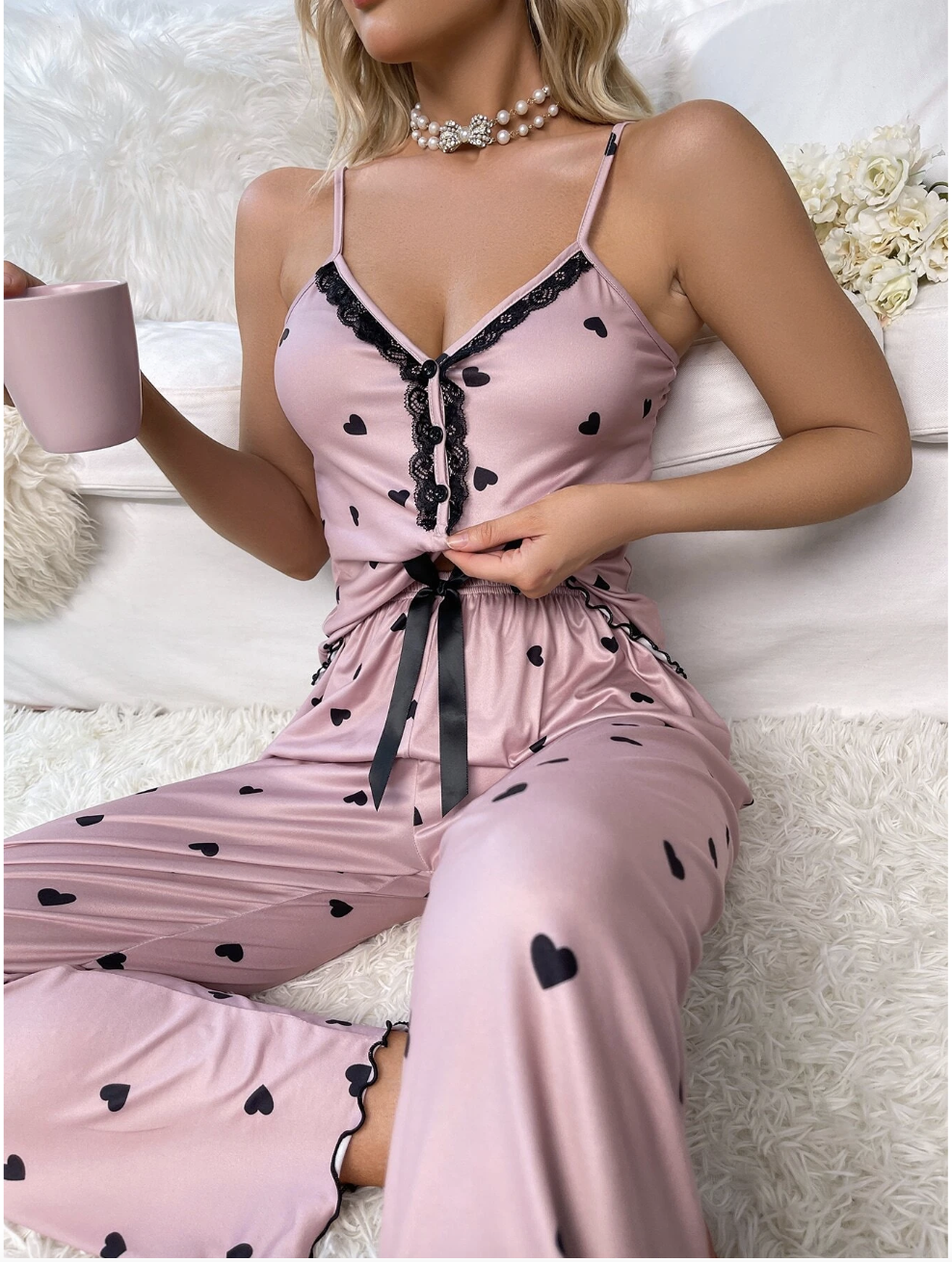 Pyjama à motif coeur en rose en dentelle