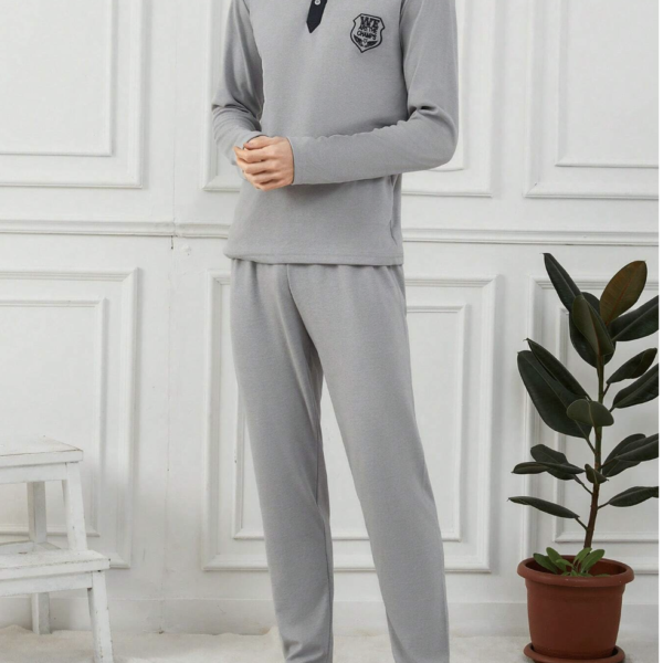 Pyjama de pyjama en gris avec motif